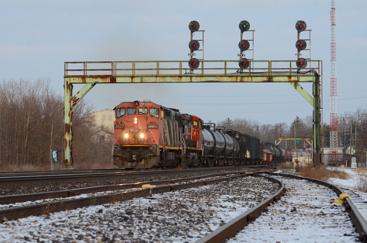 With X384 (2114 east) and M331 both closing in on Paris, one of them had to get here first. Fortunately, M331 arrived as X384 just got to Paris west so it worked out good.