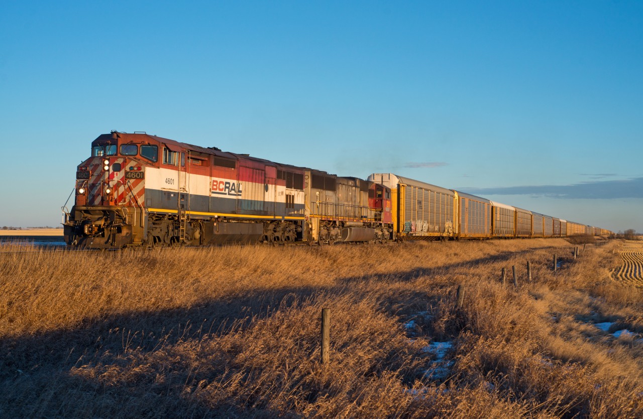 Even with shortest days of the year now upon us, CN continues to provide a reason to venture trackside. Case in point this CN 301 with BCOL 4601 PRLX 211 up front. The colourful pair soaks in the last light of the day as they get their 570 axle drag up to speed.