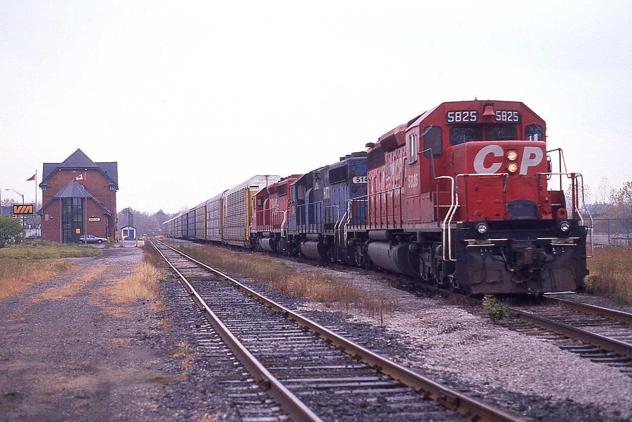 Been awhile since I have posted a "detour" train in Niagara.  This USA-bound CP is stopped by the NF VIA station awaiting permission to cross the Niagara River. Engineer Gordie Rivers at the controls in CP 5825, with HATX 514 (leased) and CP 5862 trailing.  The reason for the detour over CN Grimsby sub rather than the CP Hamilton Sub, the normal route, was on account re-construction of the Hunter St tunnel in downtown Hamilton was under way.