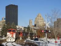 Snow-covered CN 2566 (along with CN 2118 & CN 2512) lead CN 149 around a curve in the Port of Montreal a few minutes after a delayed depature. Since the start of the summer CN 149 has left the port around 0600, but left at 0900 today.
