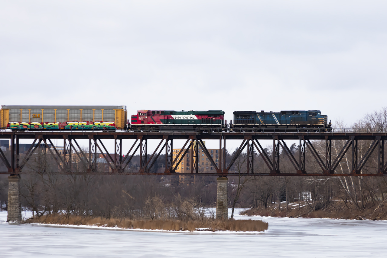 Today's train of choice, 240 with CEFX 1059 and slightly less common FerroMex AC4400 4673 cross the Grand River on their way to Toronto. Does anyone else think this would be ideal power for 147 tomorrow? Mr. Santos?? :)