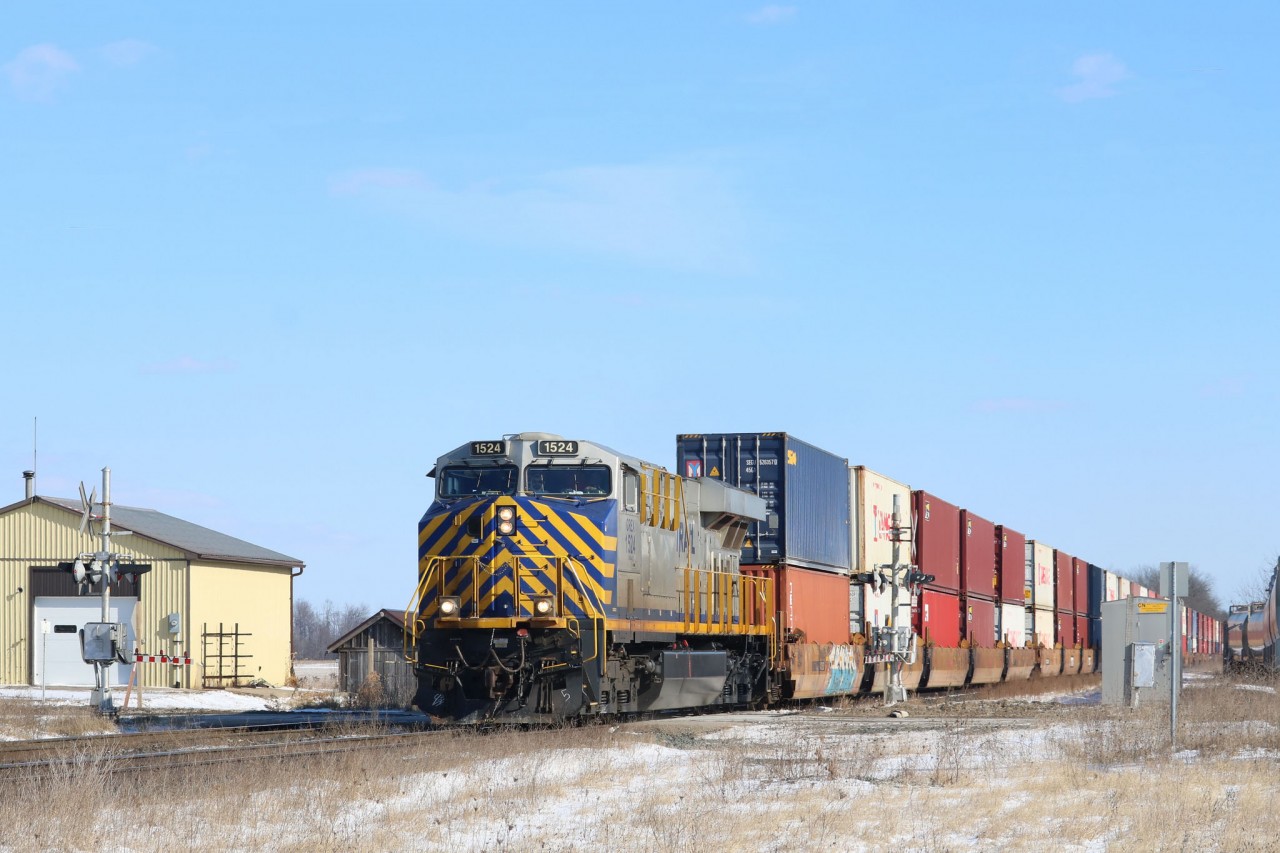 X187 flies through Princeton with a leaser leading. A neat thing is that it had a Braking Car at the end of the train.