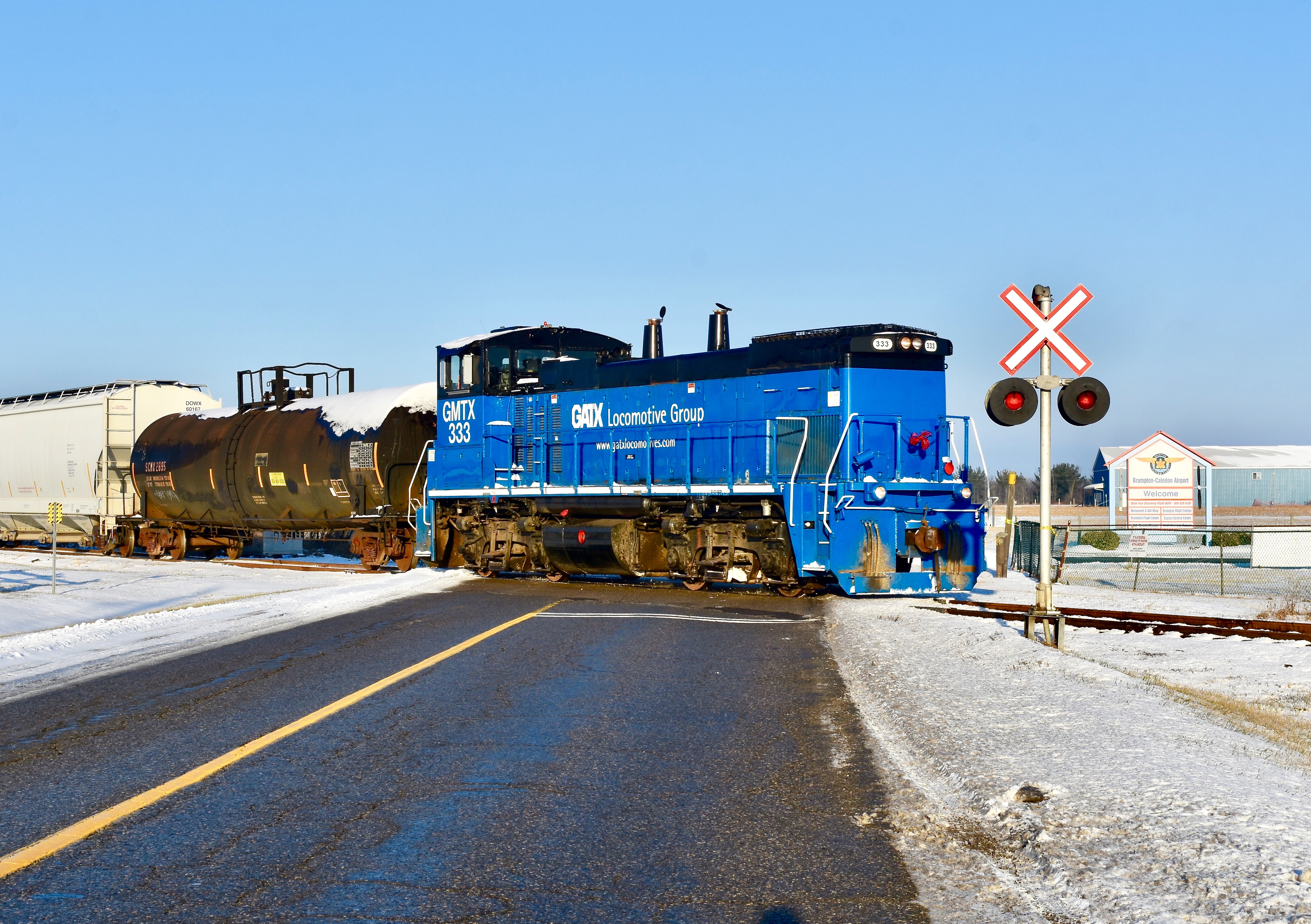 Railpictures.ca Vintage2000 Photo Passing by the Brampton Caledon