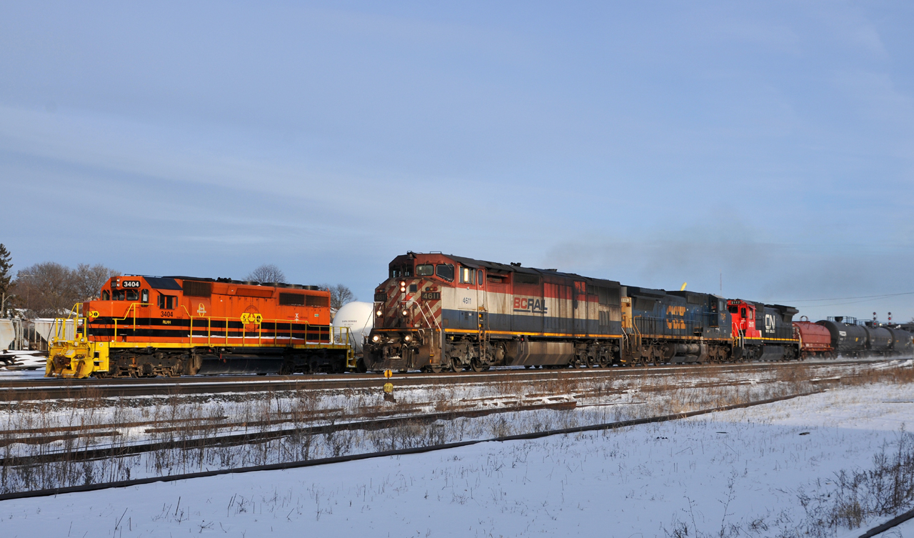 After leading Q148 the previous day, we see M38531 22 with BCOL 4611, GECX 7315, and CN 2117 leading 135 cars.


RLHH 3404 was awaiting pickup by A435, for transit to North Bay, ON