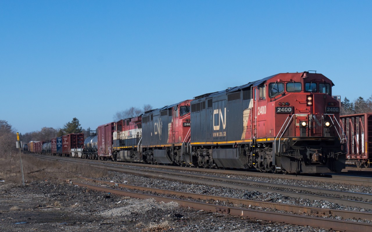 CN 394 marks the second train to be captured in my lens of 2019 and much like the first (385 with CN 5671, PRLX 211 and GEXR 2303) this 394 did not disappoint.  Power this morning was class leader CN 2400 with CN 2440 and BCOL 4642 providing the additional ponies.  We came very close to being blocked by M331 on the South track, but we had the railfan gods on our side for this one.  Cheers to 2019 everyone.