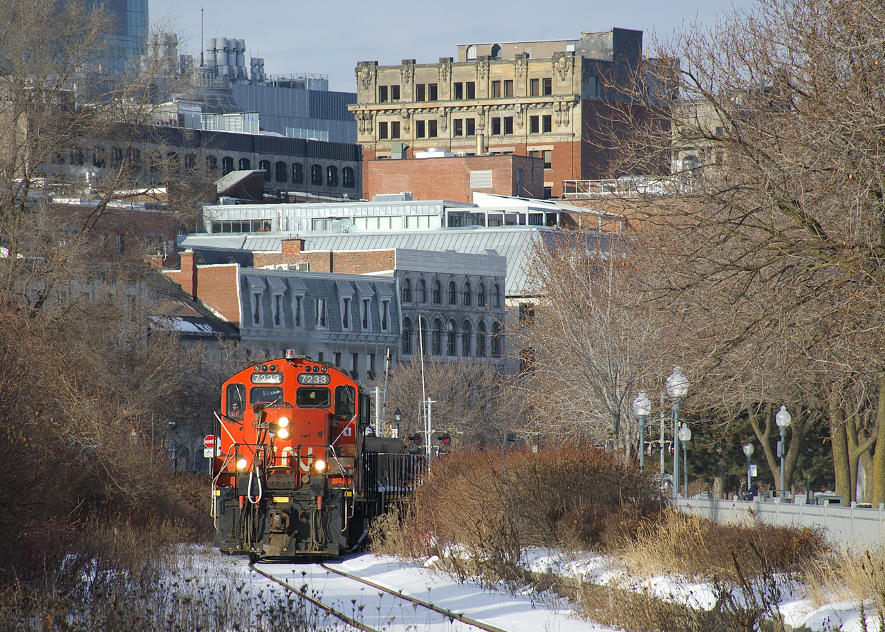 After bringing cars to the Port of Montreal, CN 7233 & CN 227 are heading back light to Pointe St-Charles Yard.