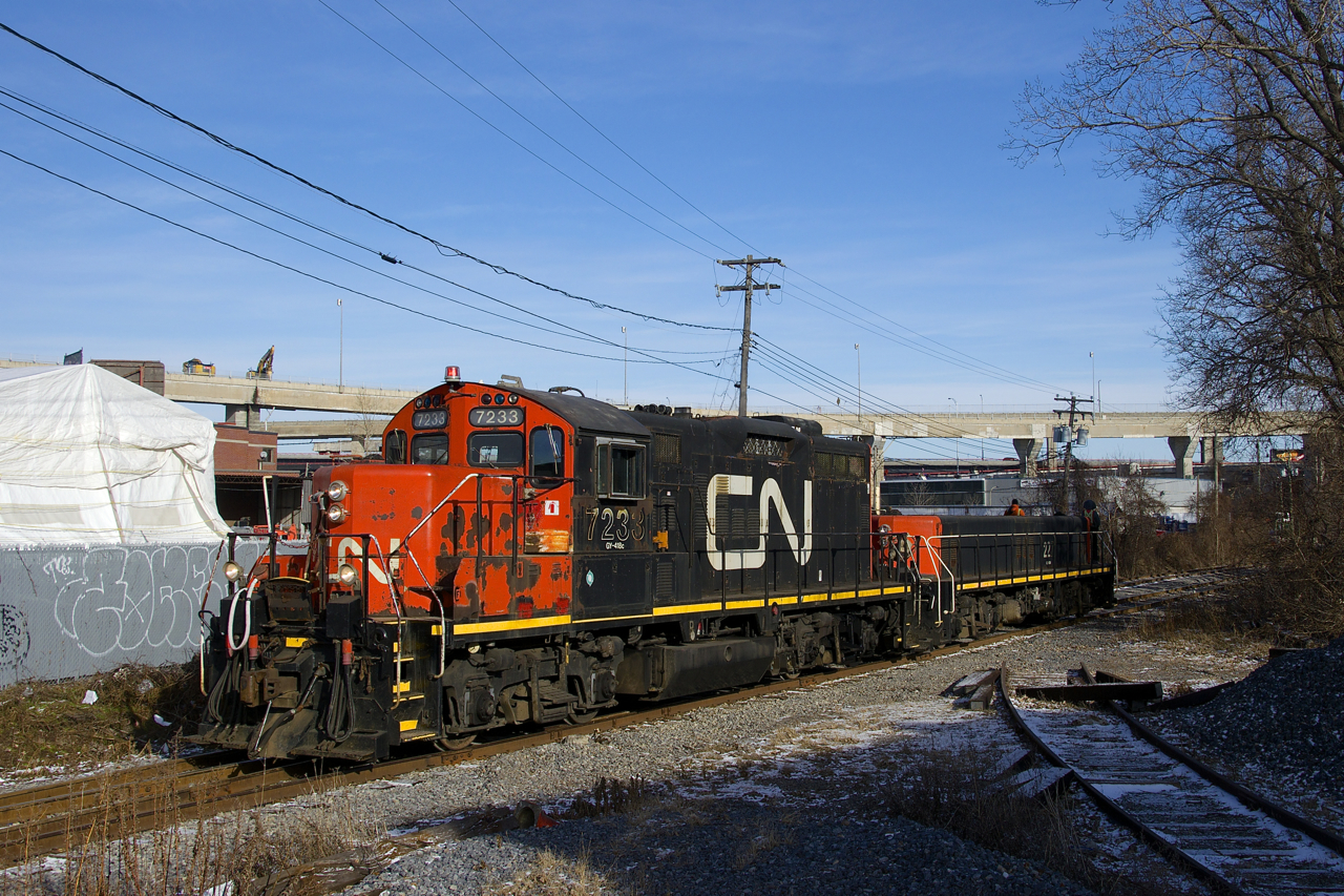 CN 7233 & CN 227 are heading back to the main line light after dropping off a single boxcar at the Kruger plant located at the end of the Turcot Holding Spur.