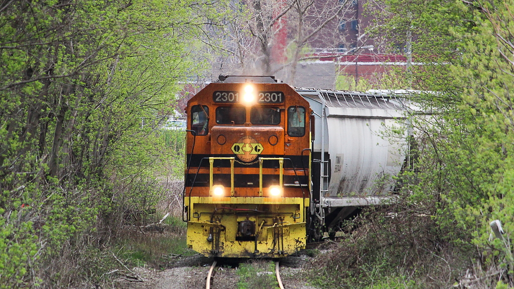 It's no secret that overcast days have a silver lining and let you shoot angles that would otherwise be back lit. On May 6, I took the opportunity to do just that. SOR had called for a light down the hole and was headed for Bunge with empty tanks for the Edible Oil Facility (known to staff there as EOF - it is on the south side of Burlington Street east of Victoria Ave and is where the finished oil is loaded into tanks) and hoppers for loading soybean meal on the north side of the street. After dropping the tanks they shoved back west of Victoria Ave to clear the switch, and headed northbound towards Burlington Street as pictured here. If you are familiar with the area, the soybean meal hoppers are the ones you see east of Victoria Ave in front of Vopak, and hoppers on the bayside of the plant are loads of raw product such as canola. The soybean meal is the byproduct of the oilseed crushing and is used for animal feed. 4001 was trailing on this day, though you wouldn't be able to tell in the shot.