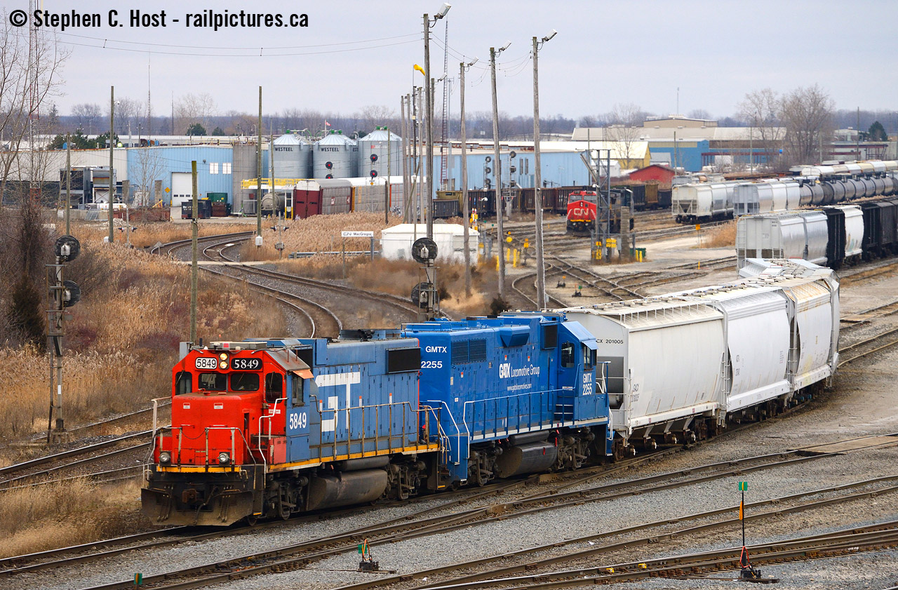 Here's a lashup I never thought I'd ever shoot - Sarnia Terminal's Plank Rd job is switching the west end of "A" yard with a GTW Burdakin Blue (Named after the President of GTW that devised this red/white/blue scheme). I've seen GTW Power so often in the area that I think it's as if this yard is sharing power with the Michigan divisions, every single visit to Sarnia or Port Huron since 1/1/2019 I've managed GTW and in Blue. Now if I can get a pair of them solo... i'd be in GTW heaven. I'll be back in February to try again :)