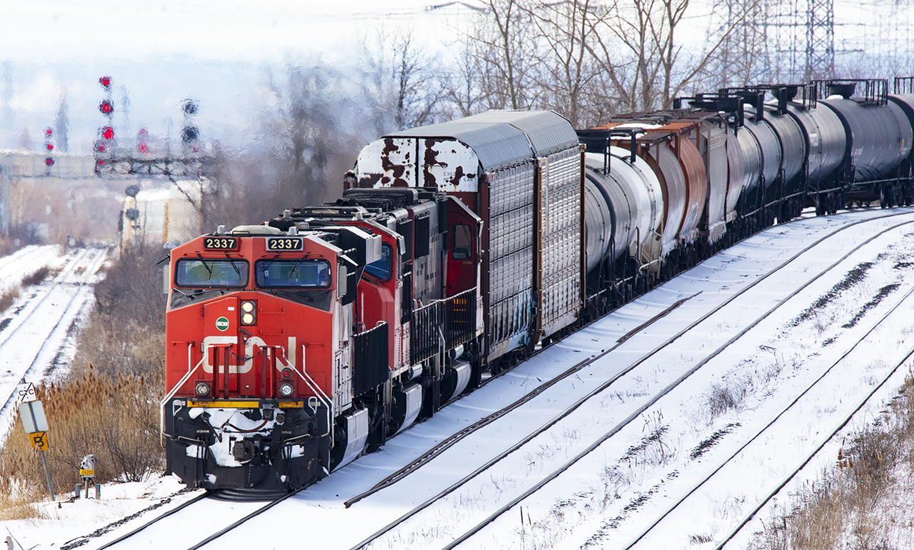 2337, 5616 and 5408 has 303 finally out of Mac Yard with a huge double over...they knocked down the light at Snider taking room. DPU was 8897 followed by 70+ brand new grain hoppers similar in paint to the new CP ones...in other words boring. They bare 01-19 build dates, and hapily, none are tagged yet.