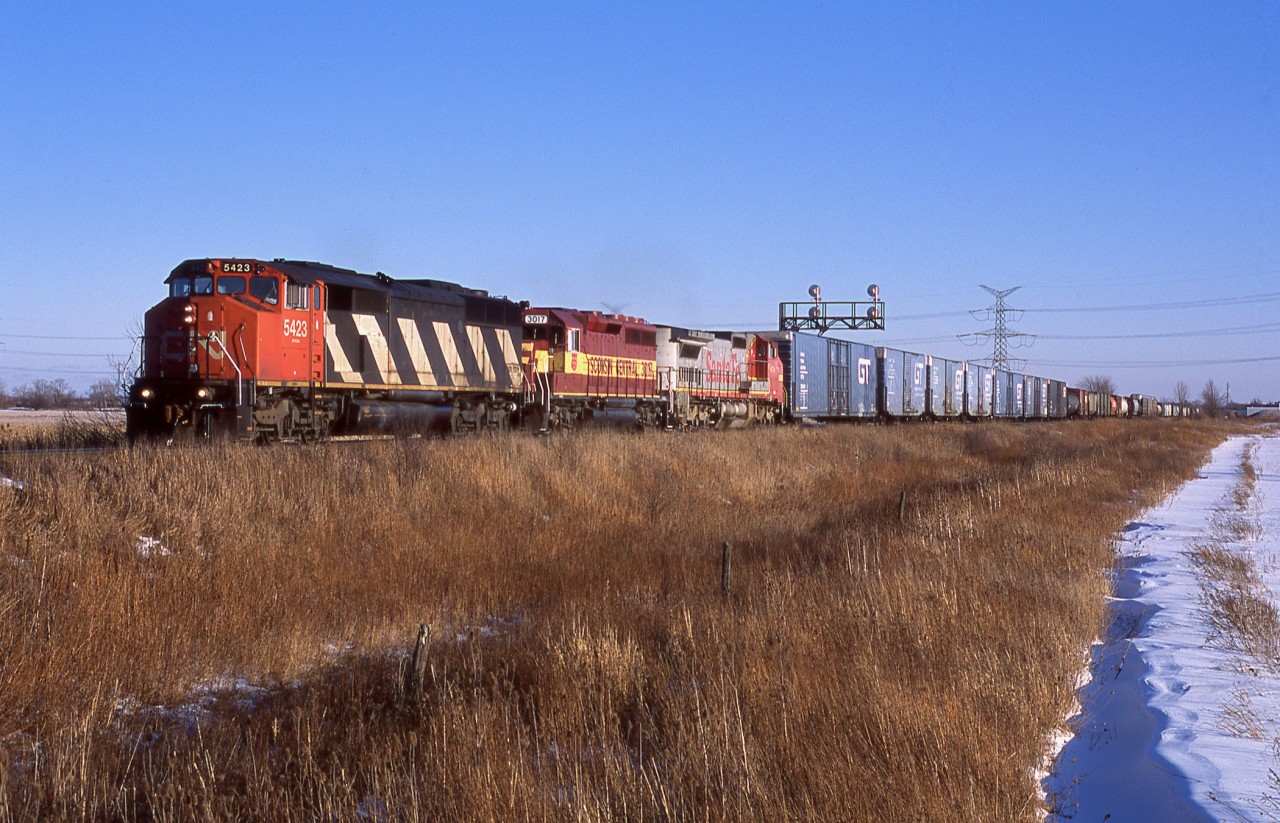 CN 396 is at the east end of Mansewood with a great lashup consisting of CN 5423, WC 3017, and ATSF 858.