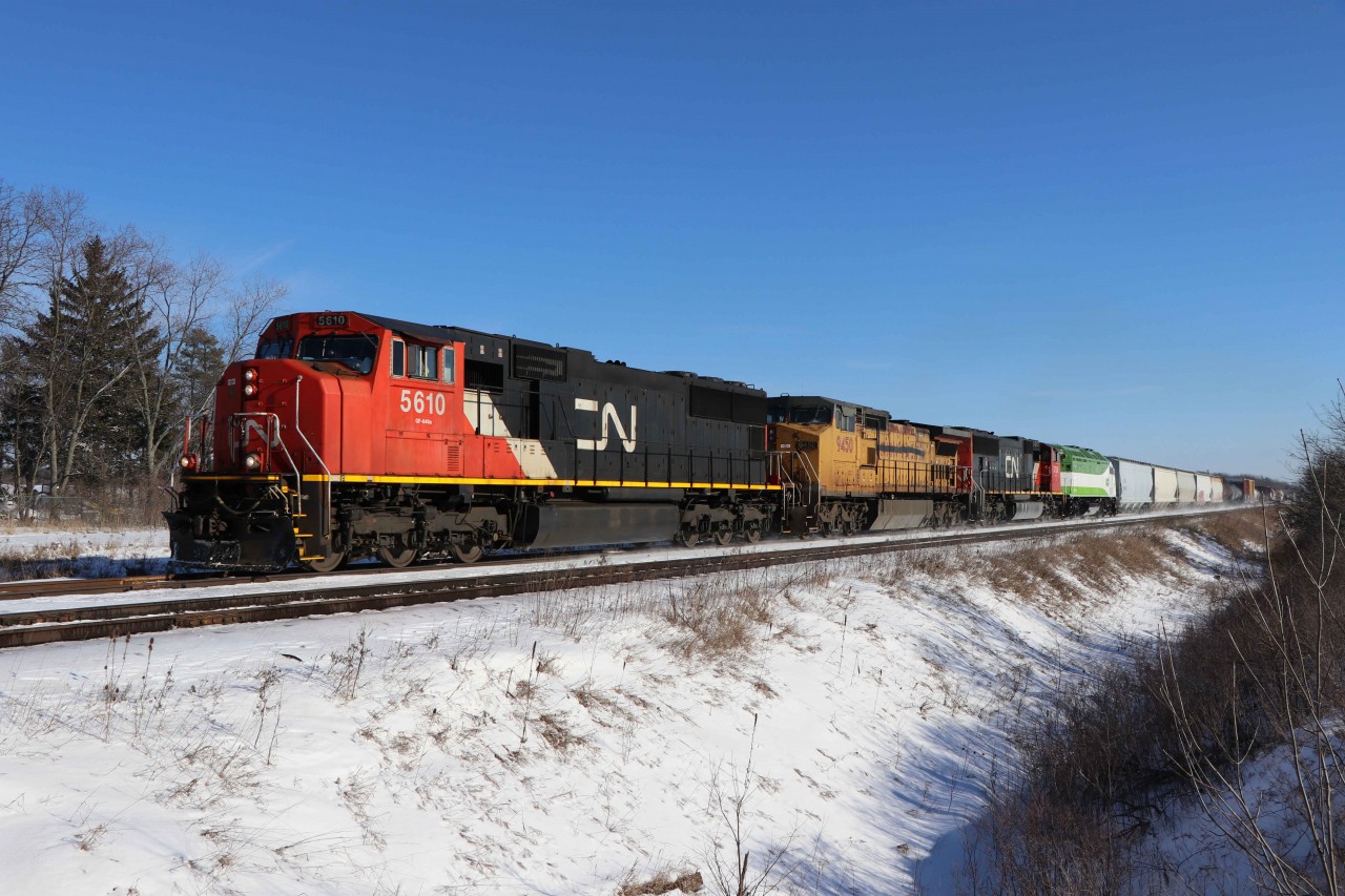 CN 394 moves up the grade behind the exotic consist of SD70I 5610, leased GECX C40-8W 9450 (ex-UP), CN SD75I 5725, and GO Transit 676). Thanks for the FPON heads-up!