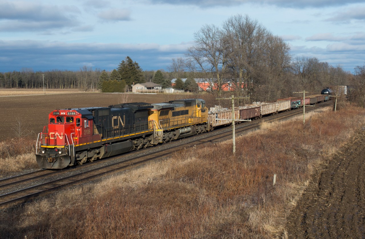 CN 331 blasts by Blenheim Road between Paris and Princeton with a pair of dash 8 variants.  Today featured CN 2106 and GECX 9124.  Next up in my lens was CN 385 at Paris West...but that shot is for another day.