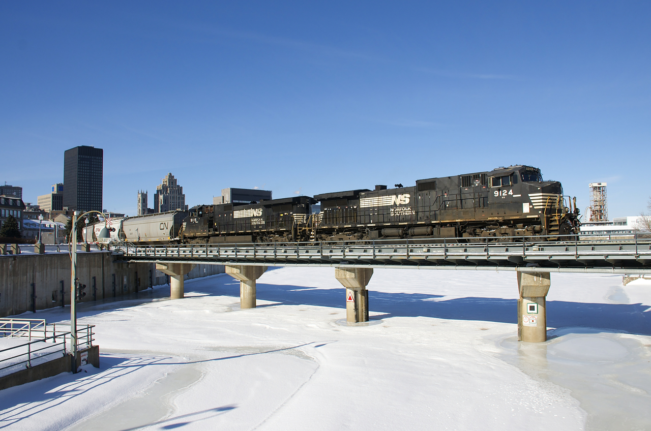CN X527 with NS 9124 & NS 9115 for power shoves into the Port of Montreal with a cut of cars that are actually destined for Taschereau Yard. The cars will be coupled to their port cars and then they can head straight to Taschereau Yard without having to switch in cramped Pointe St-Charles Yard, which would involve blocking a couple of crossings.