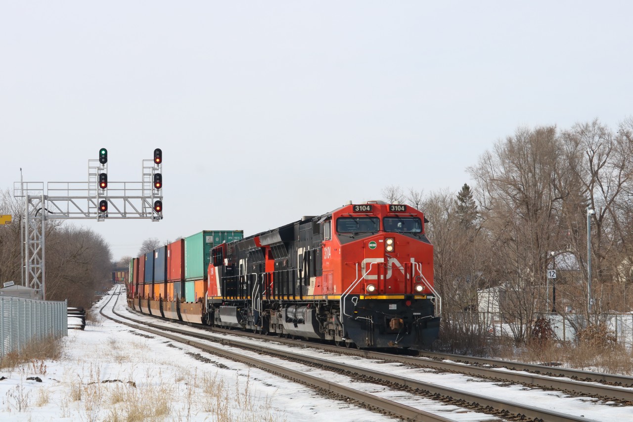 CN Q148 passes Georgetown as they meet X371 behind me.