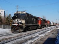  Coming from Southwark Yard going to Taschereau Yard NS-4101 a AC-44 C6M with CN-3096 a EF-644u and CN-2851 a EF-644 0 route 527 