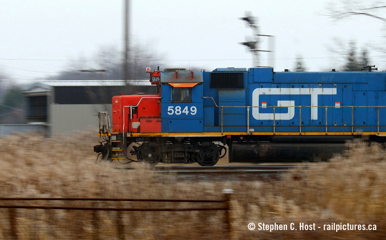 Burdakin Blue zooms past my camera as Sarnia's Plank Rd job switches "A" yard. Photo notes: 1/13 second handheld.