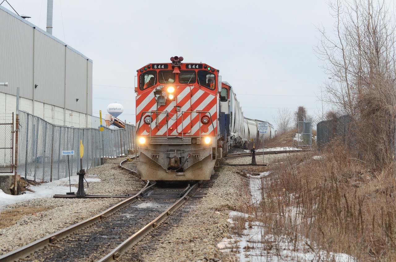 With a pair of OSR’s classic ex BCOL M420W’s, OSR’s Guelph Job from CP Guelph Junction is seen switching around some hoppers in North Guelph getting ready to interchange with CN.