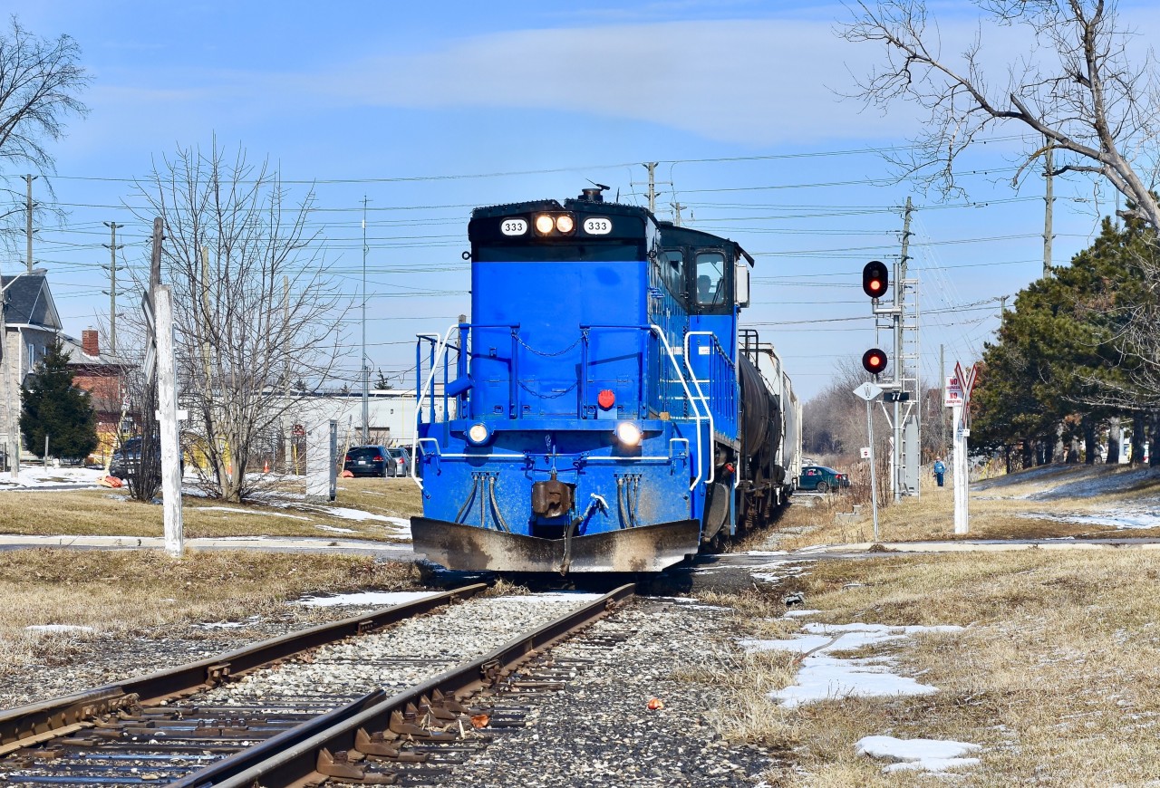 Having just cleared the Halton moments ago, GMTX 333 slowly crosses Park st as they continue on through Downtown Brampton with 5 freight cars. Time was 10:52 and this morning they came at a decent time where they did not get stuck behind any trains on the bustling Halton Sub.