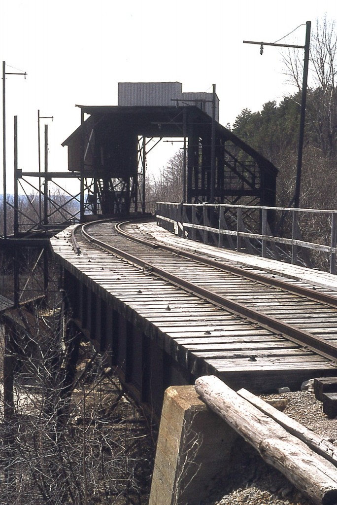 The Canada Crushed Stone electric operation shut down a couple of years before this photo was taken. Looking west, this is the dumper, where cars of stone were dumped down on their way to the screen house and stockpiles on the south side of the CN mainline a hundred feet below.  Go to "search" to locate more posted photos of the CCSL operations. It was most fascinating.
