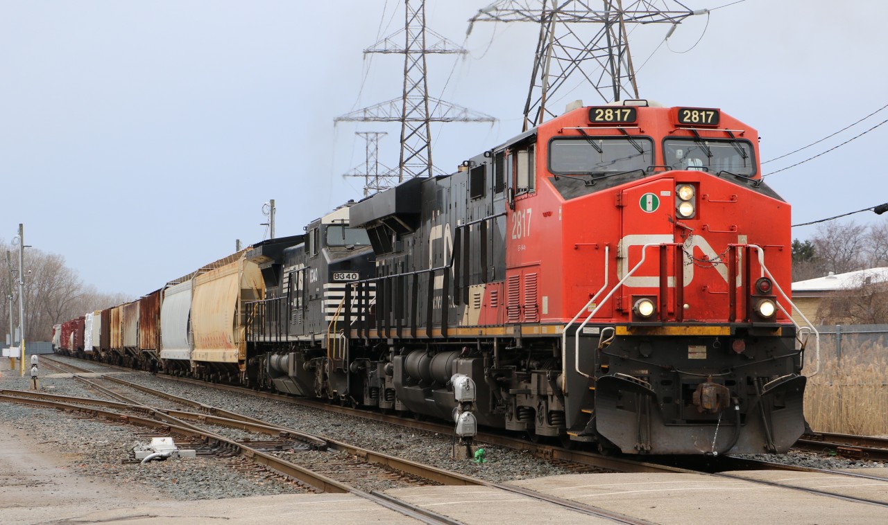 CP 140 with a nice set of unusual power, Depart's Dougall Ave for Windsor Yard to make a drop and a lift before proceeding east.