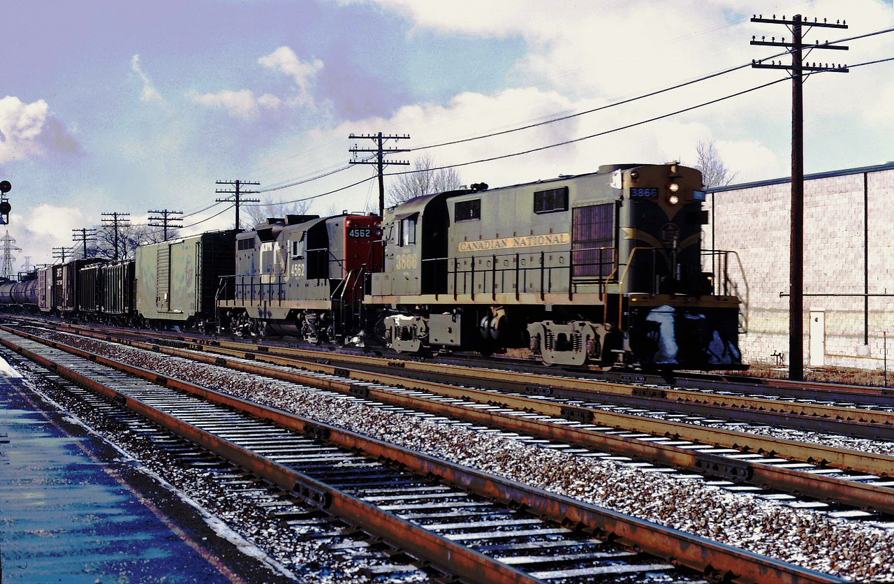 CN RS18 3866 and GP9 4562 start up the Halton sub with an eastbound train.