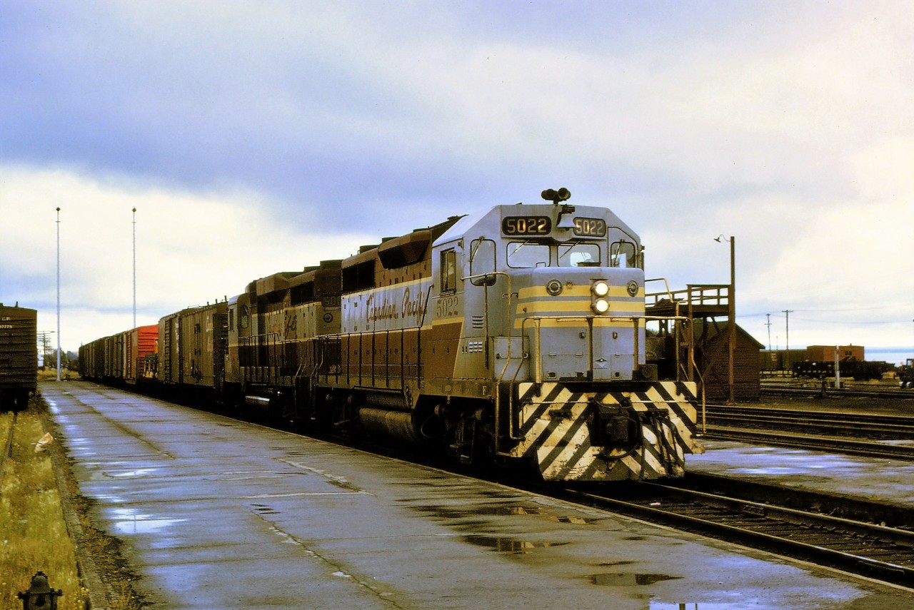 A CP freight train arrives at North Bay, Ontario behind a GP35/GP30 duo (5022/5000) for a crew change on a very rainy, dull, and dreary September 1st 1969.  Location is an approximation.