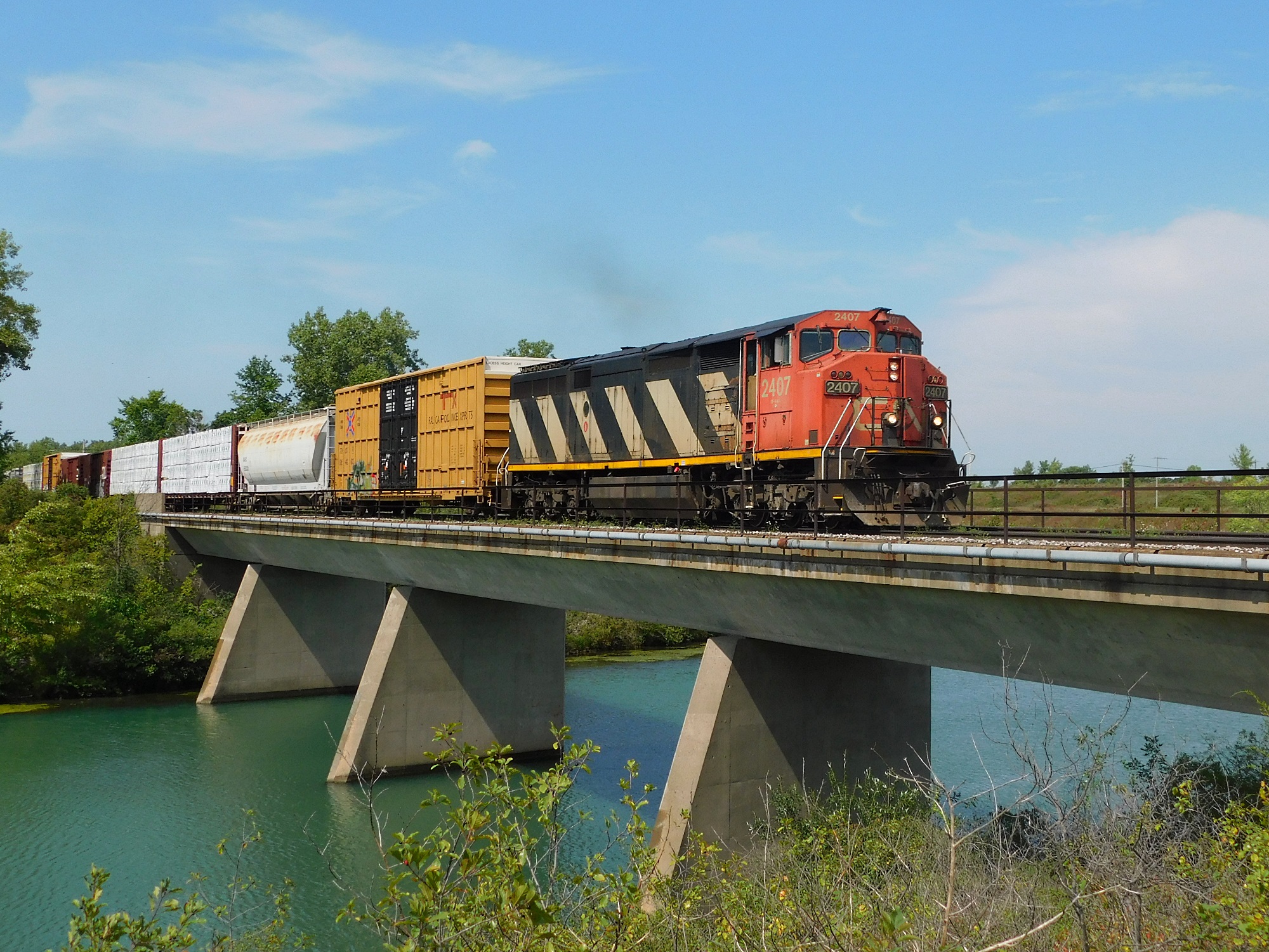 Railpictures.ca Matthew Tozier Photo CN L531 crosses over the