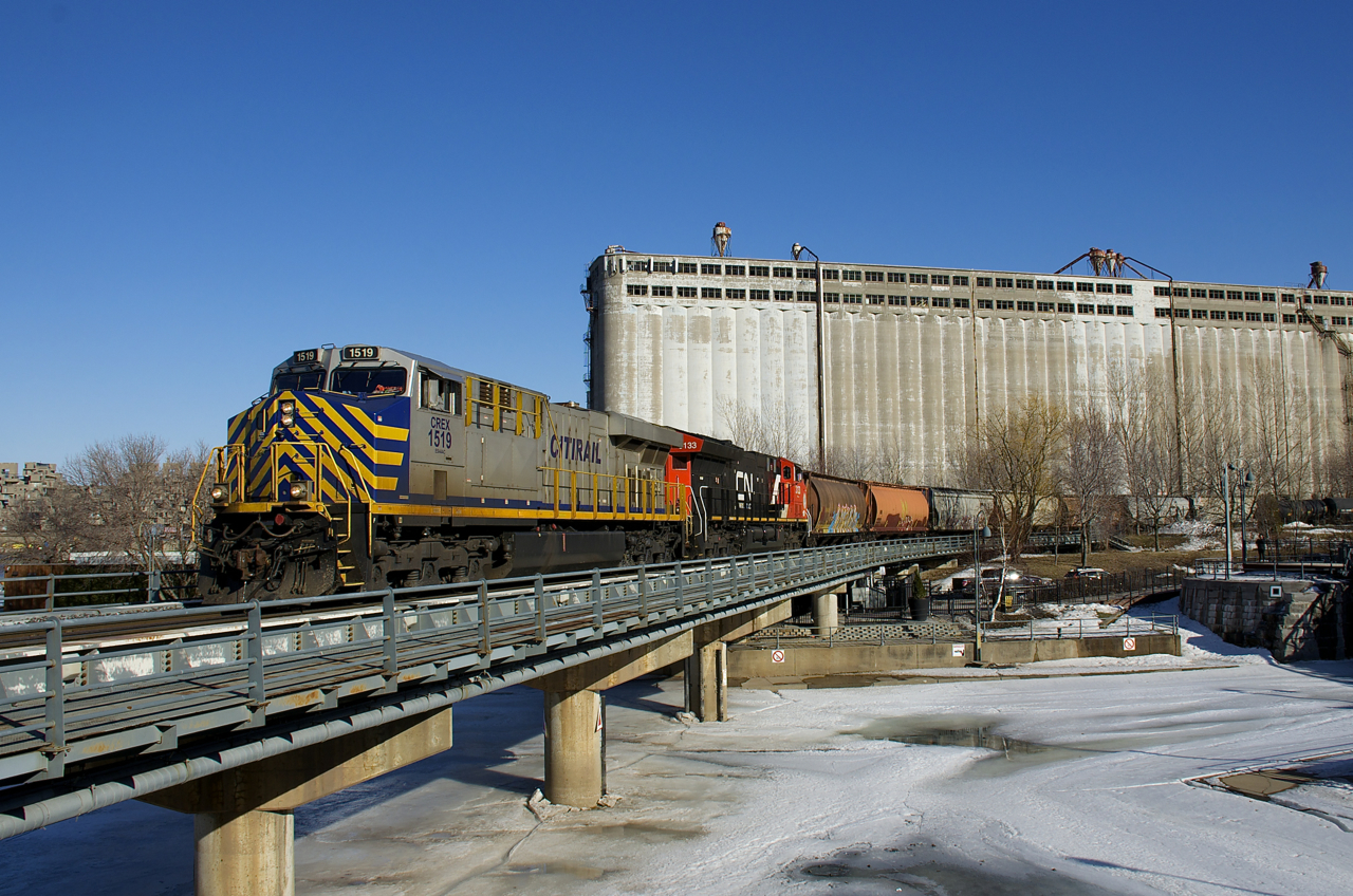 Leased ES44AC CREX 1519 and fairly new ET44AC CN 3133 is the power on CN 527, seen entering the Port of Montreal with 70 cars in tow.