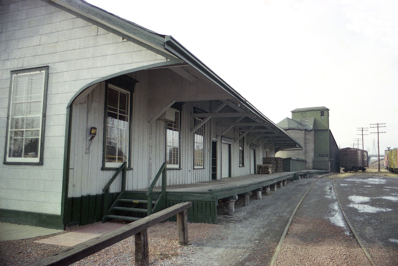 This old image is a personal favourite. The structure was originally the Great Western Railway station, built back in 1853-1855, making it among the oldest in Canada. It was in operation as a station until the late 1800s. It was then moved back from the mainline and a siding was constructed in order it remain in service as a freight terminal. The station that replaced it burned to the ground around 1900. The GWR structure then was returned back to station status until another station was built in 1906. (this was the 'famous' Turret building that was destroyed by fire in 1994)
So the historical station became a fruit processing depot. Various owners included Canadian Fruit Co, then Niagara Peninsula Growers 1921-1924 and Niagara Packers Ltd from 1925-1985. Forks Rd Pottery bought the building in 1997 and sold in 2018. Later this year the station will begin still another life as the Different Strokes bar & billiards when it opens toward the end of 2019.
Note the coal sheds in the background. And a local parked on the siding next to the mainline. That is the Christie St overpass in the distance.