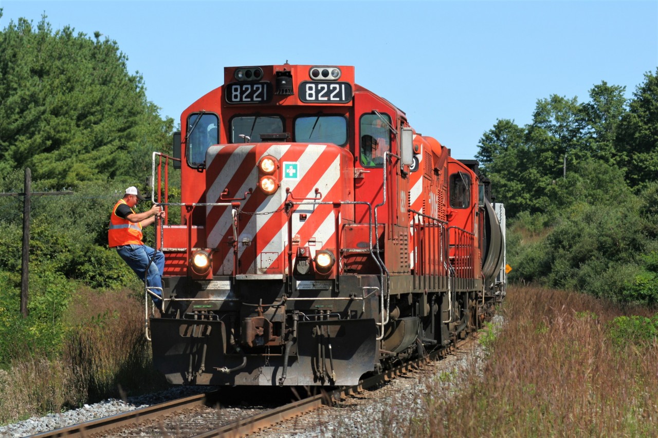 The conductor of the Hamilton Turn with 8221 and a sister GP9u is preparing to enter the east switch of Killean siding, just east of Galt, for a meet with 9561 east. In the years that followed, this end of the siding was since severed in the HH era, in turn only allowing CP trains to meet east of Cambridge at Puslinch or west of Cambridge at Orrs Lake.