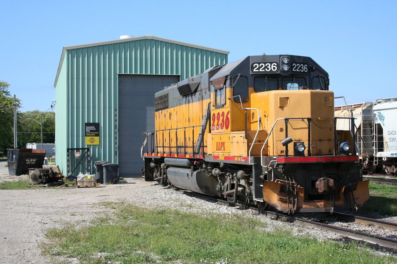 Goderich-Exeter's leased LLPX 2236 sits in front of the GEXR's engine shop in Goderich awaiting some minor maintenance.