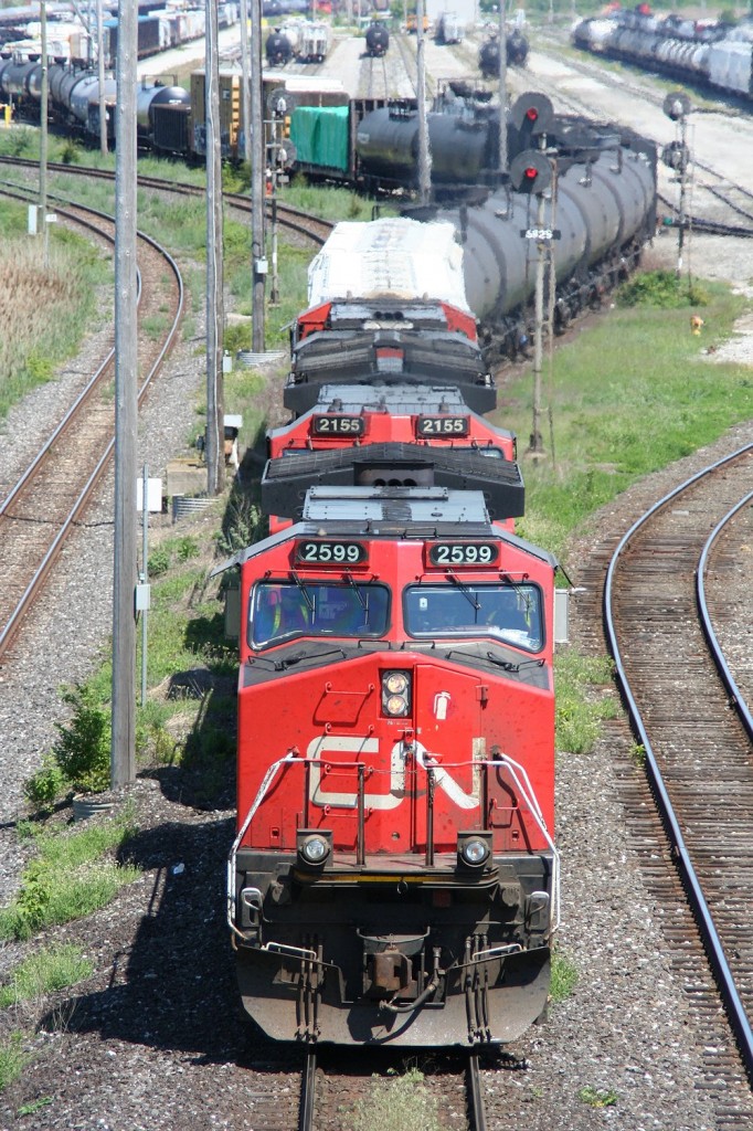 CN C44-9CW 2599 pulls out of Sarnia yard with what was probably westbound train 385 for Toledo, OH.