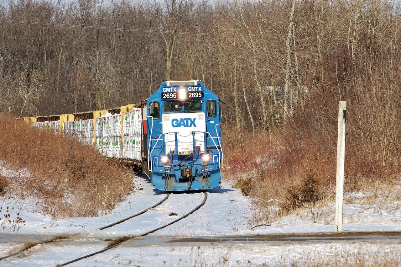 CN L542 heads south on the Fergus Spur after spending a couple of hours working around Guelph. They're about to cross a private driveway that connects a couple of houses to the highway.