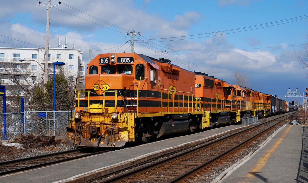 SLR rout394 came from Southwark yard again change track from service track North to North Main track with 5 locos leading loco the 805 a RM-1 with 3804 3806 GP-40-3  3008 and 3014  to go back to Southwark yard