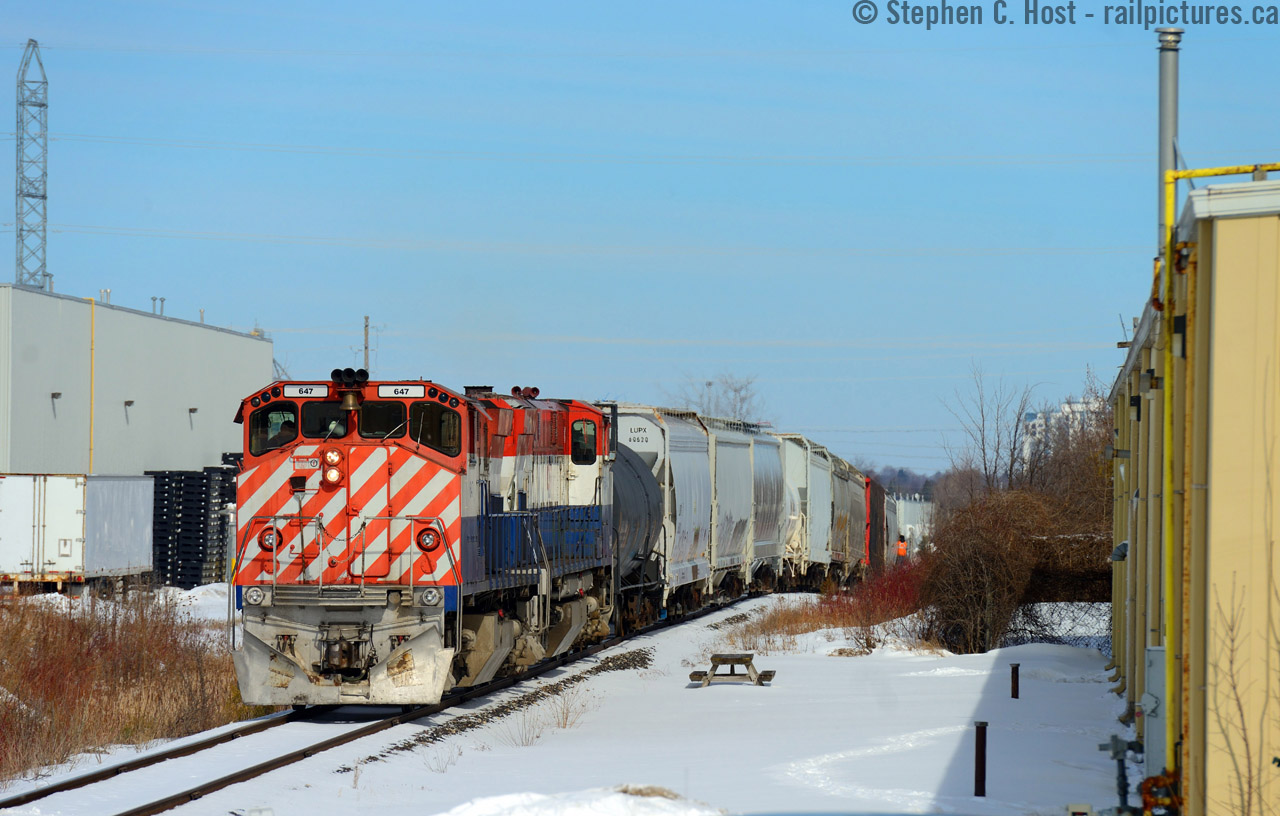 A matched pair of M420's ducks between industries in the north end of Guelph. These just look nice in the snow - a nice lunchtime find around the corner from work. Are there any other railways in Canada using M420's after the Great Western in Saskatchewan stopped using theirs?