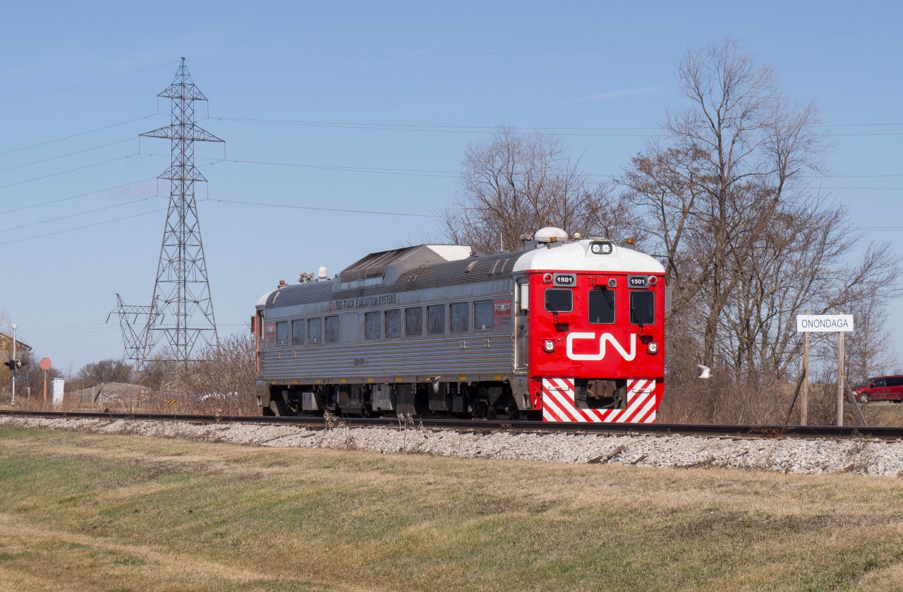 CN 1501 heads South through the town of Onondaga on the CN Hagersville Subdivision on a sunny Saturday morning.