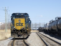 CSXT 4027 and CSXT 393 lay over at Beauharnois beside a cut of tank cars.