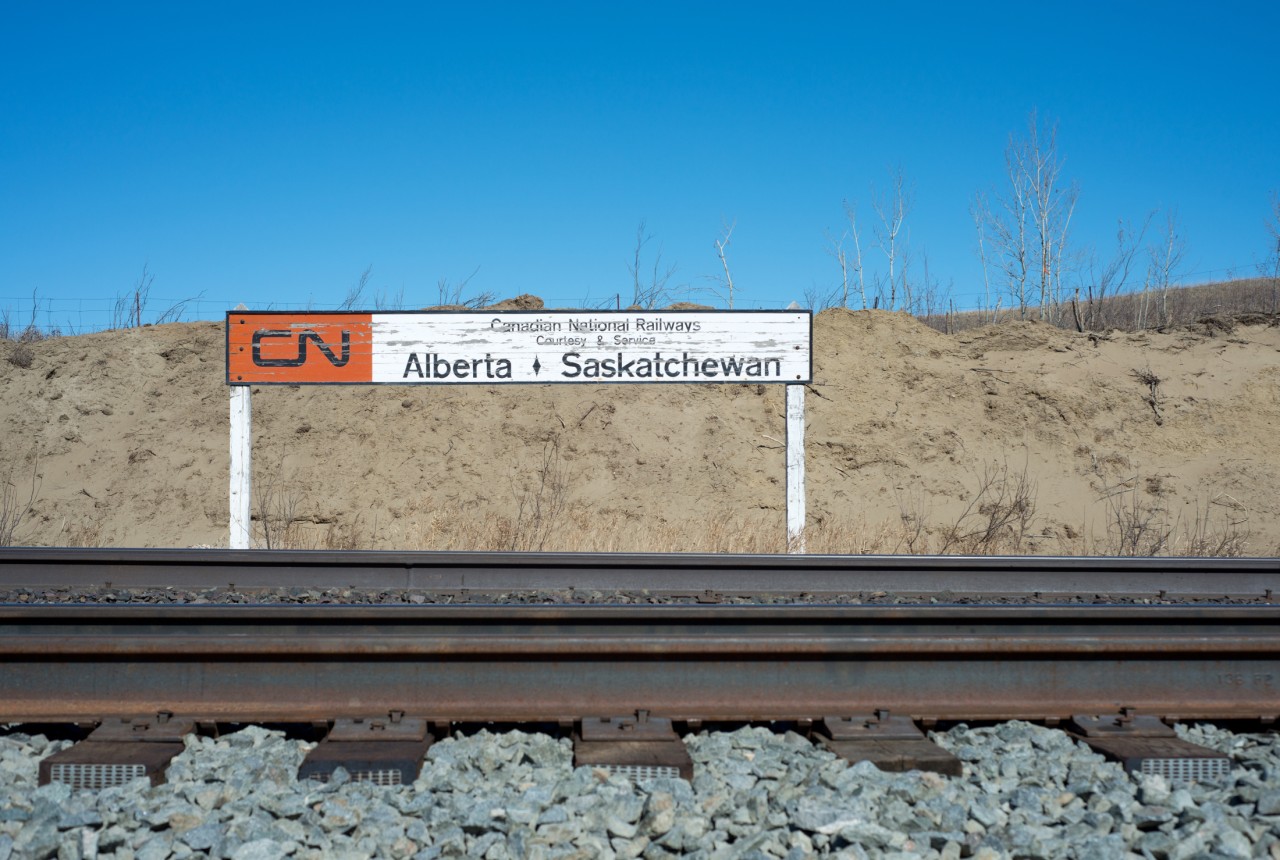 "Courtesy & Service' ?!?!? These are not exactly words that come to mind when I think of CN operations.  A sign from a past era of railroading marks the provincial border along CN's Wainwright Subdivision.