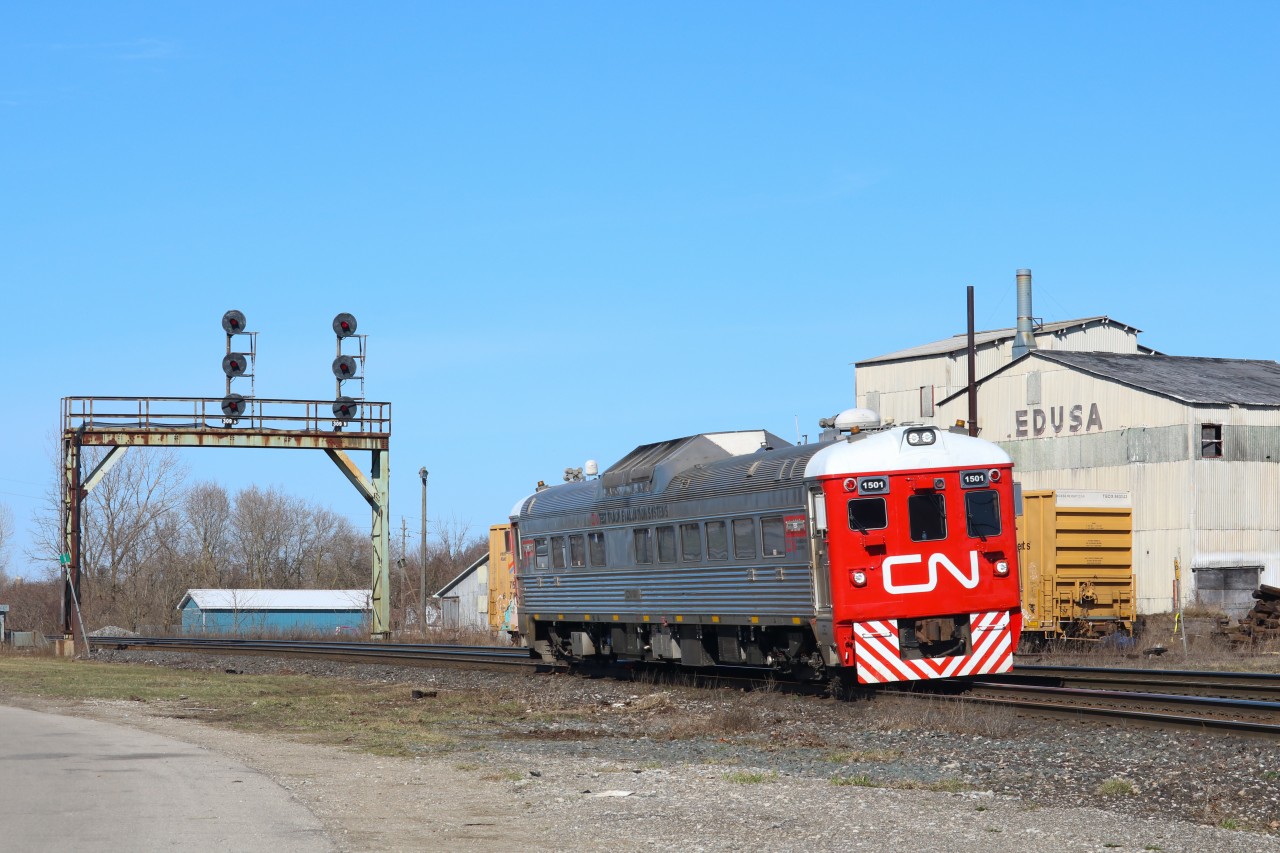 CN 999 rounds the bend at Paris on their way down to the Hagersville Sub.
