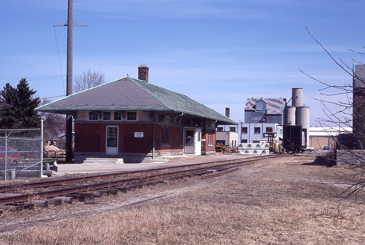 When looking for information regarding this image, nothing was as I thought it to be. Yes, this is the old CPR station in Listowel. This was the former CP Listowel sub. But the line, built in 1908 from Linwood to end of the line by the station, was abandoned by the CPR in 1939. So why is it active with a lumber car being unloaded in 1981? Apparently CN took over the station and enough track to switch local industries as their connection was close by. So, in this picture we can say this is a CN operation. And the station building was leased out to Ontario Hydro. Nice solid looking building, but it did not make it thru the 1980s before it was demolished. Further, the CN pulled out of Listowel altogether in 1993.