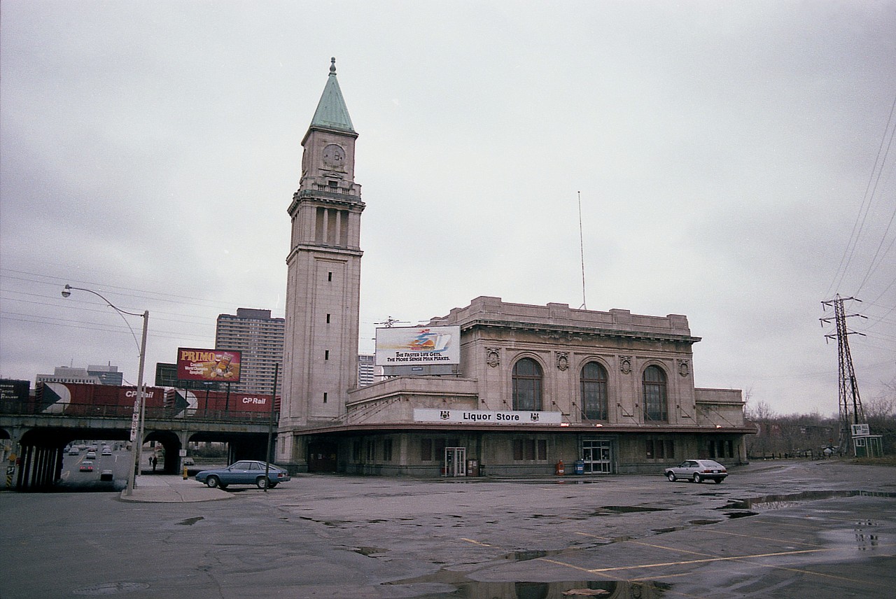 The CPR's answer to the Toronto Union station still is a remarkable looking building. Sure, the inside has none of the grandeur that it once had, but outside, it is an imposing landmark. Built in 1915, closed back in 1930. Housed a liquor store for many years and I suppose it still does.
Clock tower is 140 feet high. Area for ticket offices and waiting room, newsstand, etc featured a 35 ft ceiling. Fortunately this structure is preserved under the Ontario Heritage Act as of 1975.
In order to get a full view of the station I had to resort to a 28MM wide angle lens, resulting in the distortion you see here. The station is located on Yonge St., just south of St. Clair. I elected against wandering down Yonge to try and fit this all into a standard lens. :o)  Film era, ya know.