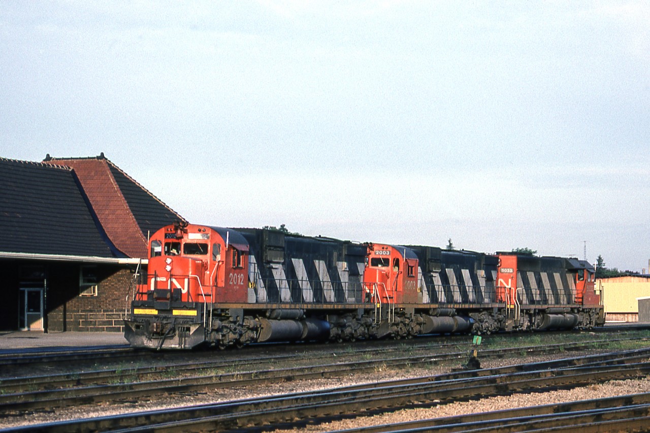 CN 2012, 2003, and 5033 are in front of the VIA station in Brantford, Ontario on August 14, 1982.
Bob