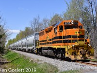 Approaching its destination at Ste-Thérèse QG 3102 slows its eighteen loaded covered hoppers of sodium chlorate.