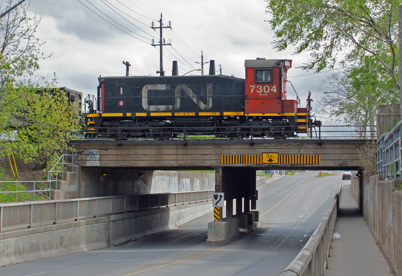 In behind me, CP TH-31 crosses Kenilworth Ave, arrives at NSC to pick up their lift for the day. The CN 1500 yard job (I assume) is heading east across the N&NW (correct me if I'm wrong) after shuffling a bunch of cars in the meal yard at bungee and will cross Kenilworth between me and the CP at NSC. Stealing the show is CN 7304, one of less then a handful of SW 1200RSs still active on the CN roster, crossing above Kenilworth at the west end of Parkdale yard. Despite the holiday, all hands are on deck in the heavy industries in Hamilton's north end.
