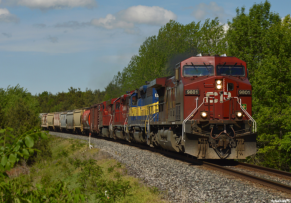 CP 420-01 on a slow pull out of Midhurst during some heat restrictions with CP 9801/DME 6367/CP 5420 and CP 8960 on the head end & CP 8860 working mid-train. 6367/5420 were both headed to their new owner LTEX in the states, I could be wrong but I believe 5420 was the last active 5400 on the roster being retired/sold in 2016.