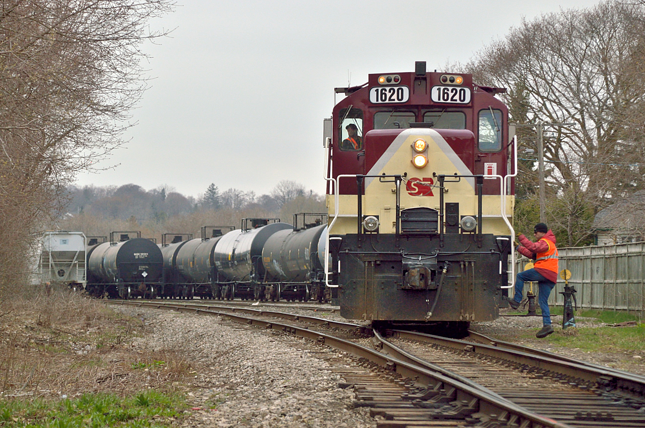 The conductor climbs aboard as GP9u's 1620 and 1591 shove a cut into the Lower Yard.