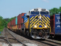 CN 148 is led by a colourful lash-up of CREX 1513 and CEFX 1023 approaching Brantford.  25 days earlier I photographed the same pair on 394 at Hardy Road:  http://www.railpictures.ca/?attachment_id=37426

It's pretty impressive if these two have stayed together for most of May.