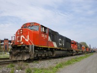 CN 527 with 4 units (CN 5636, CN 5442, CN 2666 & CN 9547) and a short train heads west on the south track of CN's Montreal Sub. After working Pointe St-Charles Yard, it is headed to Taschereau Yard.