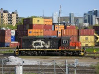 CN 7229 has to be one of the sorriest looking GP9's on CN's roster. Here it idles in the Pointe St-Charles Yard just before coupling to better-looking mate CN 7075.